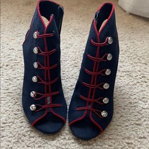 SUPER CUTE HEELS THAT NEED A NEW HOME